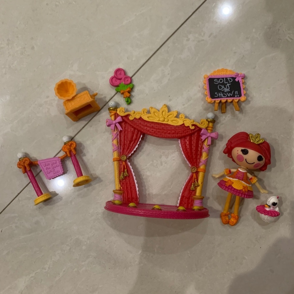 Tippy Tumblelina Stage Set